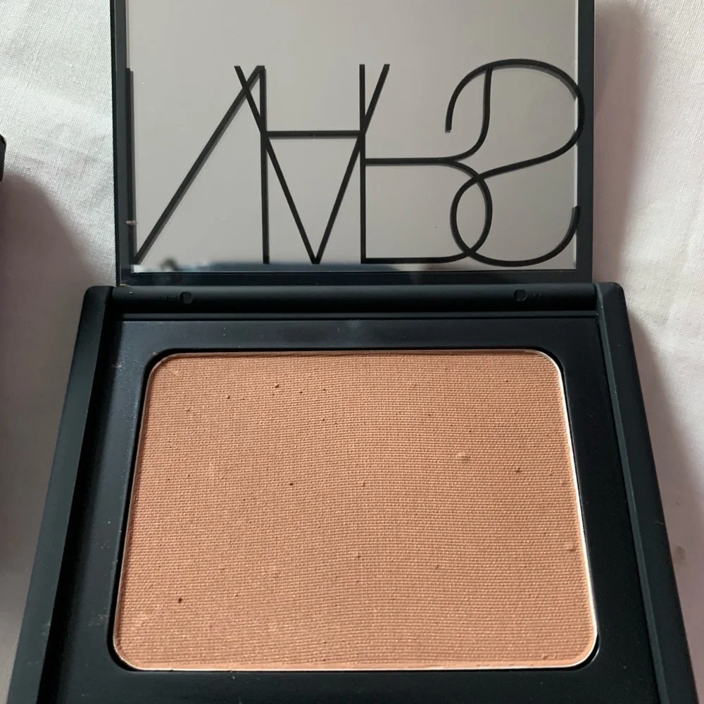 Bronzing powder.   NARS